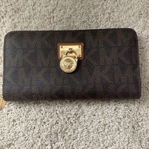 Michael Kors zip wallet